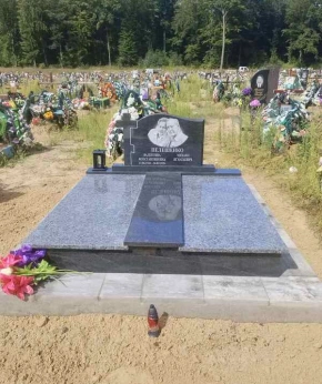 Памятник двойной 142